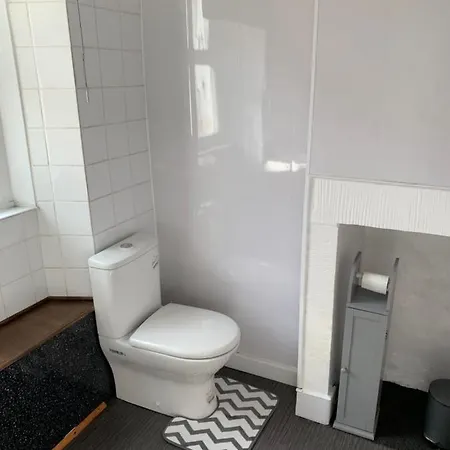 16 Main Street * סנט ביז